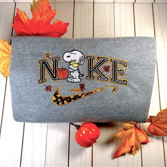 SNOOPY EMBROIDERY CREWNECK SWEATER - Picture 1 of 6